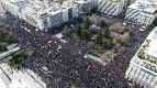 Grandi manifestazioni in tutto il Paese contro la politica che non ci lascia respirare